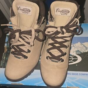 Vasque Women's Lace-Up Tan Boots